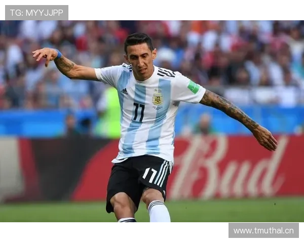 迪马利亚与纳尼：边路推进分化，前者更倚重内切组织，后者倾向下底传中